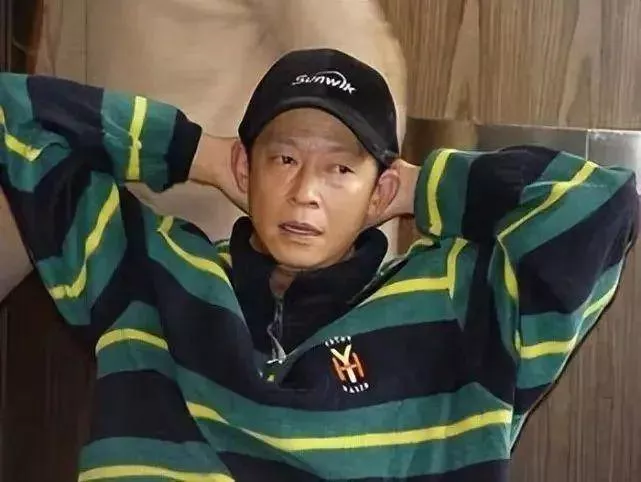 58岁王志文老到不敢认?曾对女记者吐口香糖