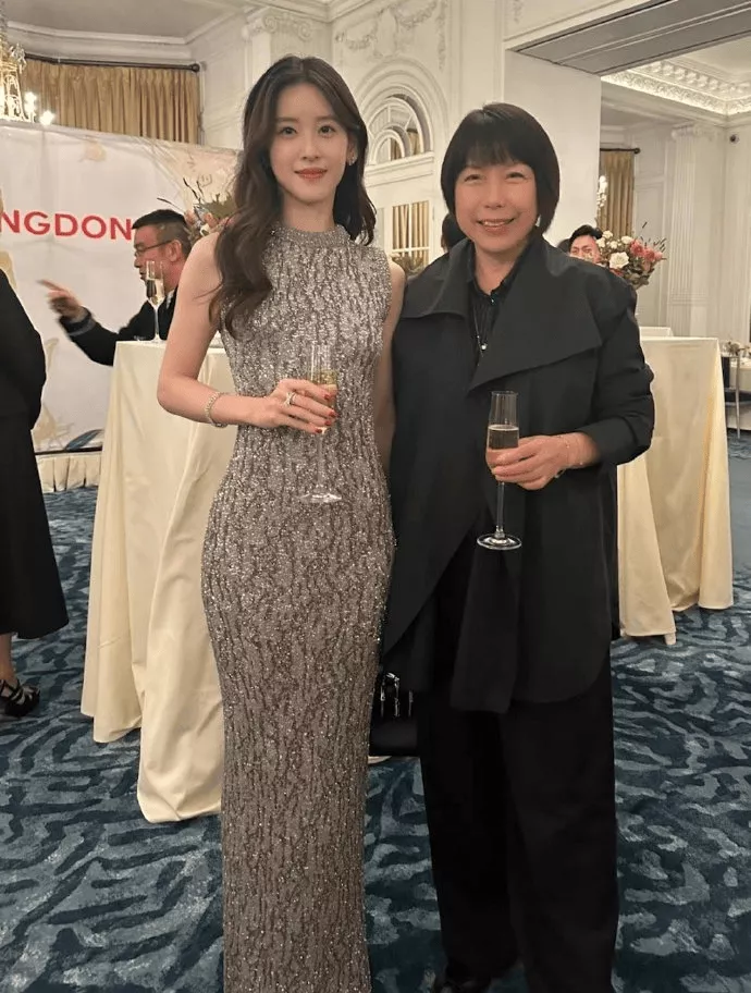 曝章泽天与刘强东前任比赛生娃争家产?
