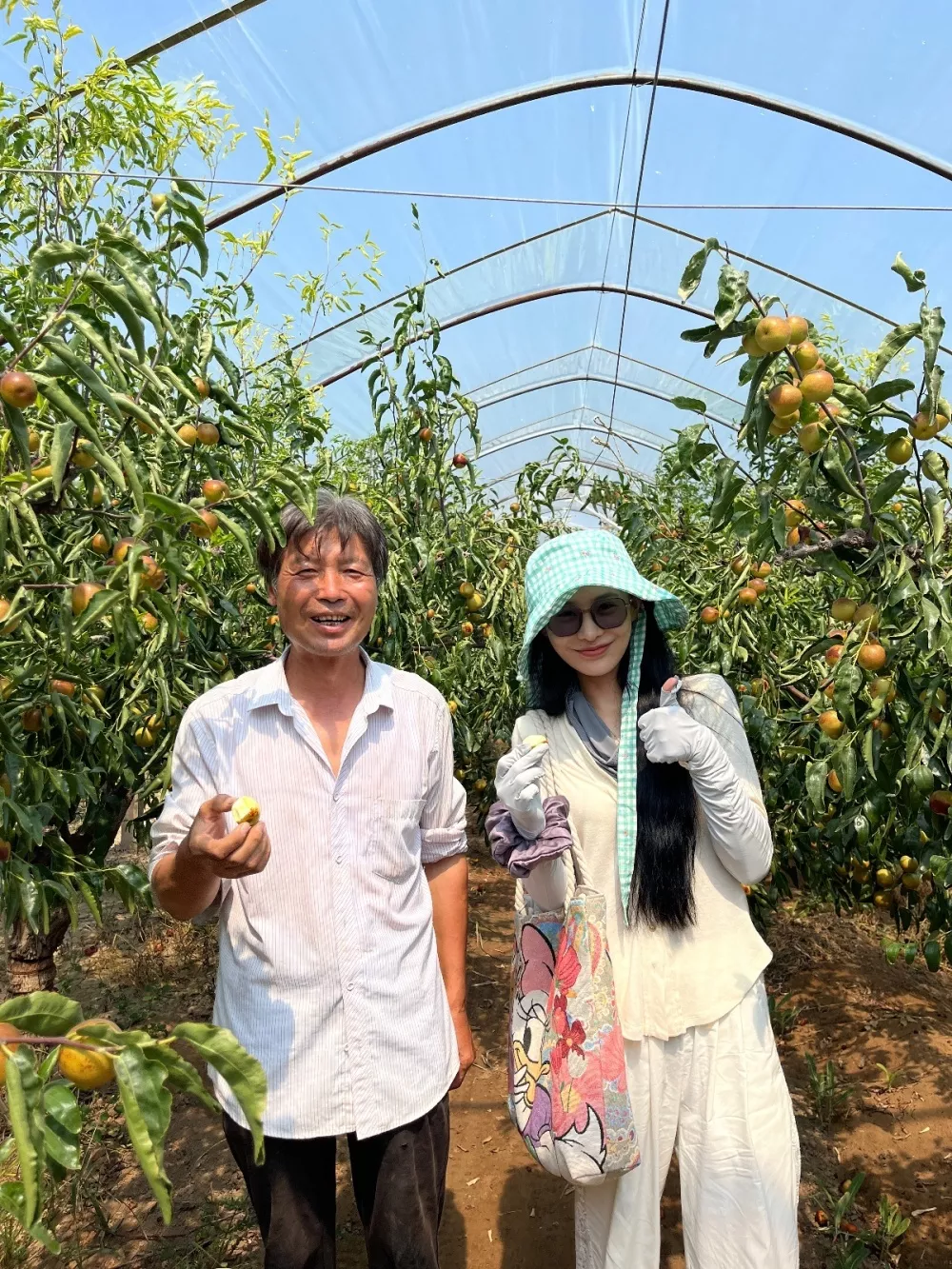 从舞媚娘到助农主播,变形计叛逆少女如今还会帮助村爸孩子