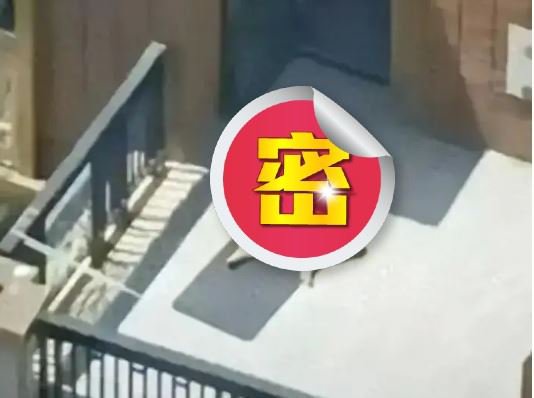 中国女阳台一丝不挂晒太阳！被投诉后引起争议