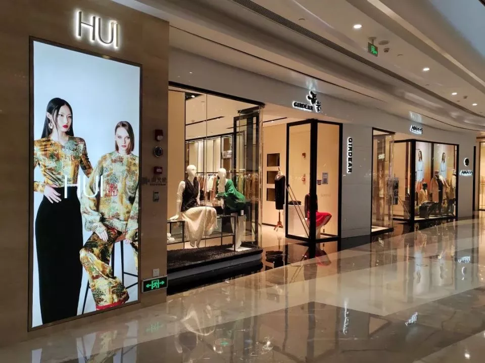 拿捏“县城贵妇”的女装,一年卖了几十亿