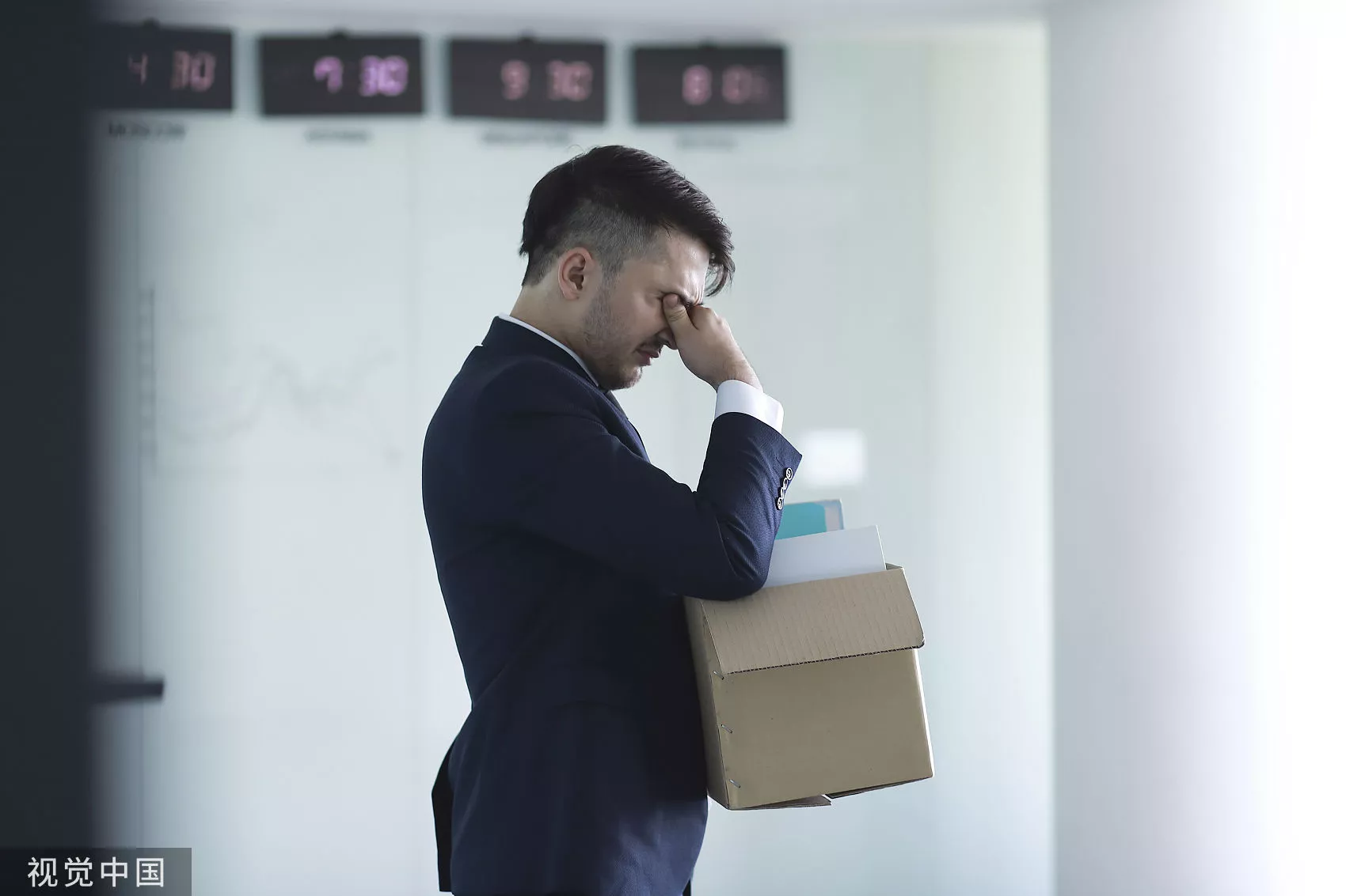 AI取代人工！最新调查「9大行业裁员」排名曝光