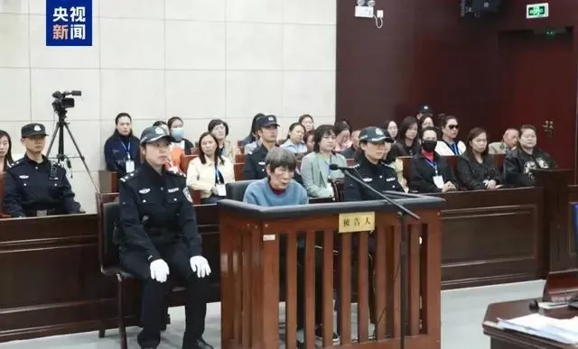被告人余华英 来源:央视新闻