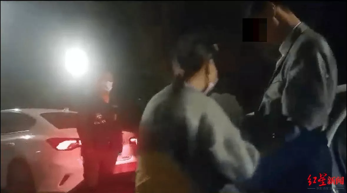 记者卧底中国贩婴现场：车上成交出生14天男婴