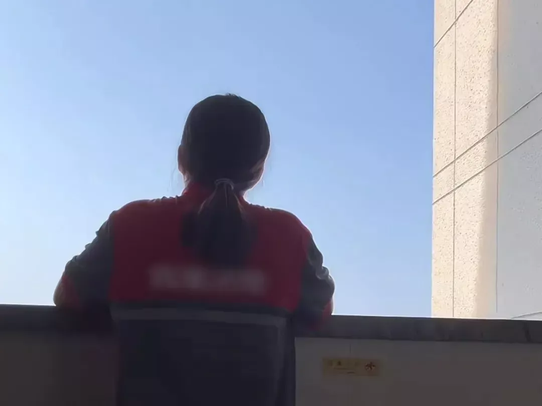 接单的间隙长花会休息一下