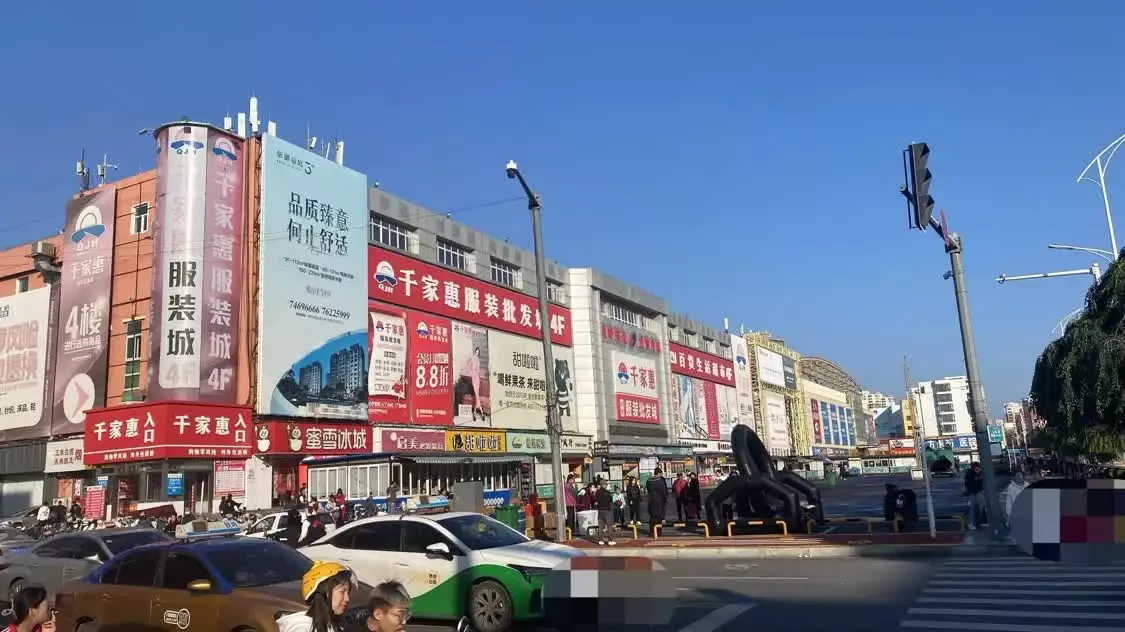 龙首市场是铁岭银州区最热闹的地方 时代周报 李杭/摄