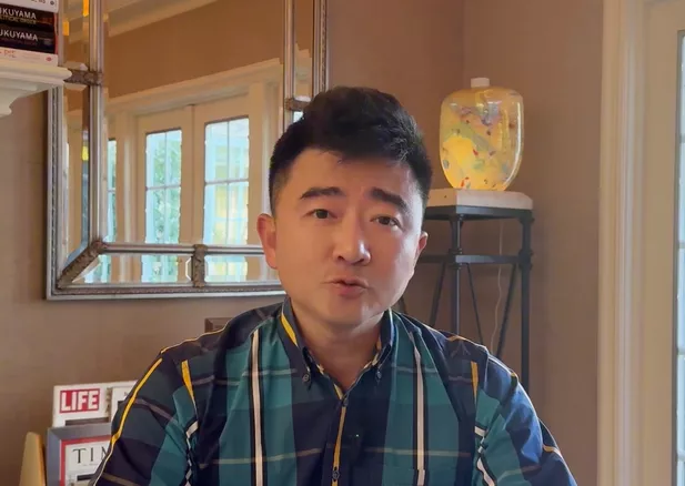 芮成钢重出江湖 在油管发视频:各种“绯闻”全是假的！