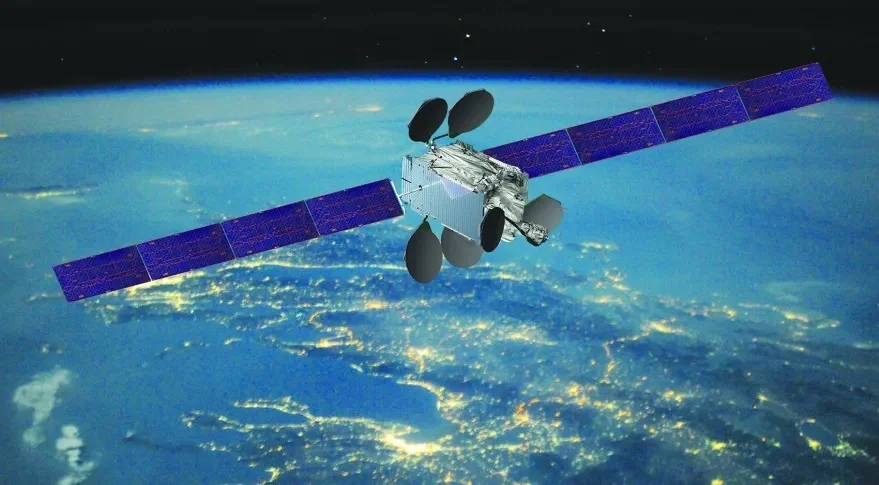 IS-33E卫星的艺术概念图。波音公司