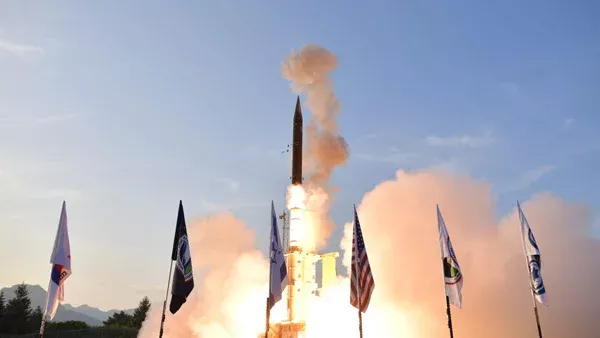 以色列“箭-3”反导拦截弹升空 “防务新闻”网站