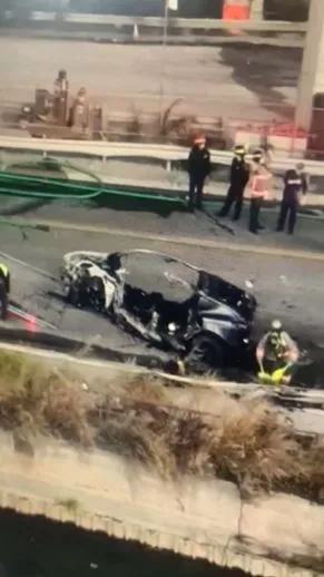 特斯拉失控自撞爆炸4死，他悚忆整辆烧成废铁