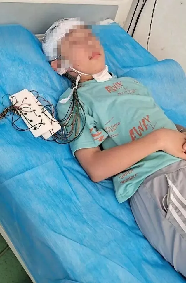 男生被打成重伤智力倒退成幼儿,两名打人者未受处罚