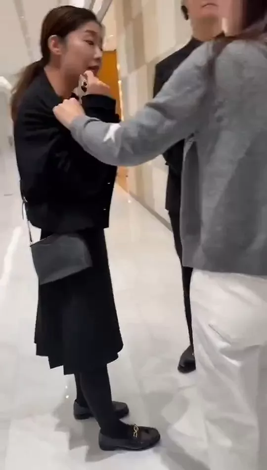 LV女售货员称“开房等爸爸”？原配上门对质视频疯传