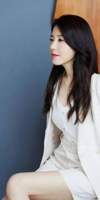 靠美貌征服无数男人,却出道至今零绯闻,48岁回老家种地素颜出镜