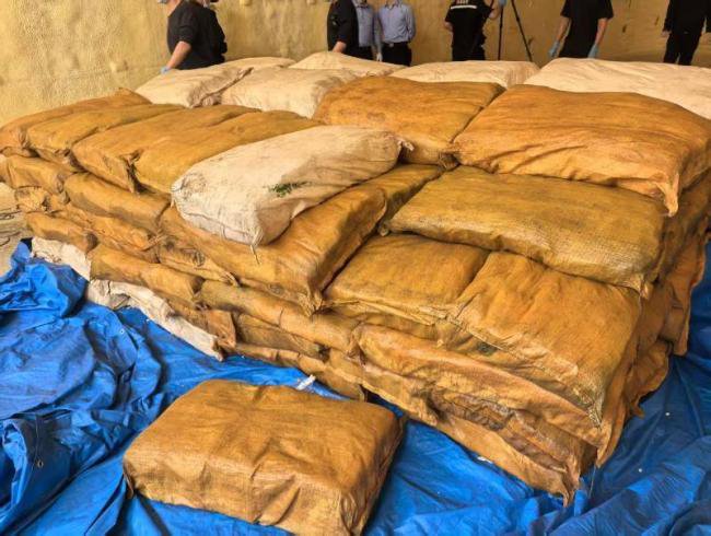 创纪录!中美泰合作缴获4.97吨毒品 创纪录!中美泰合作缴获4.97吨毒品