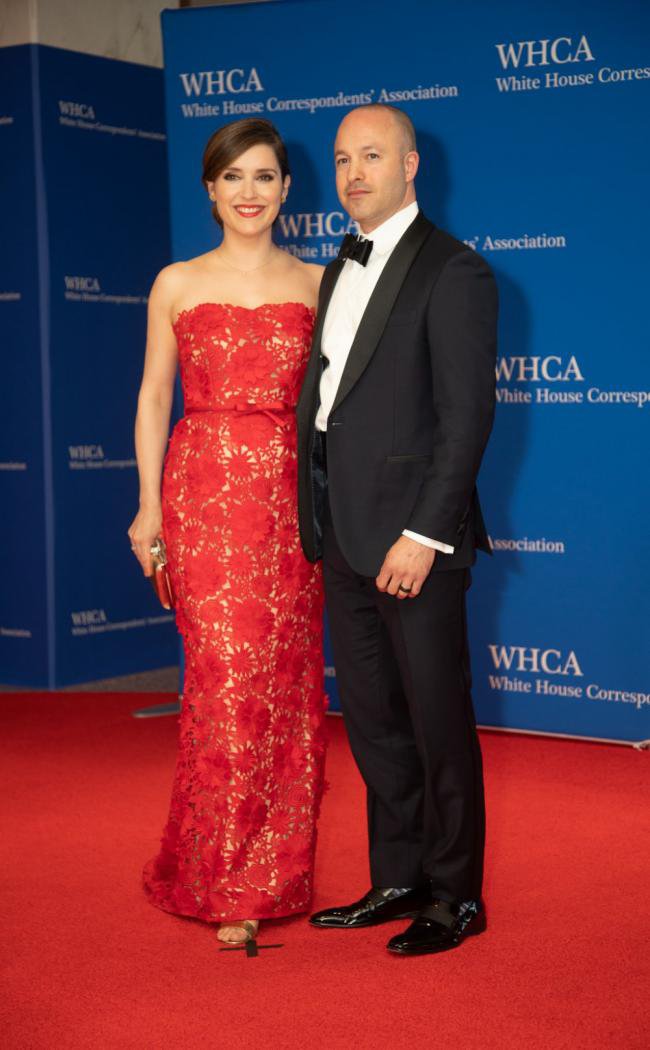 叙总统沙拉和CBS美女主持人“调情” 引发争议 叙总统沙拉和CBS美女主持人“调情” 引发争议