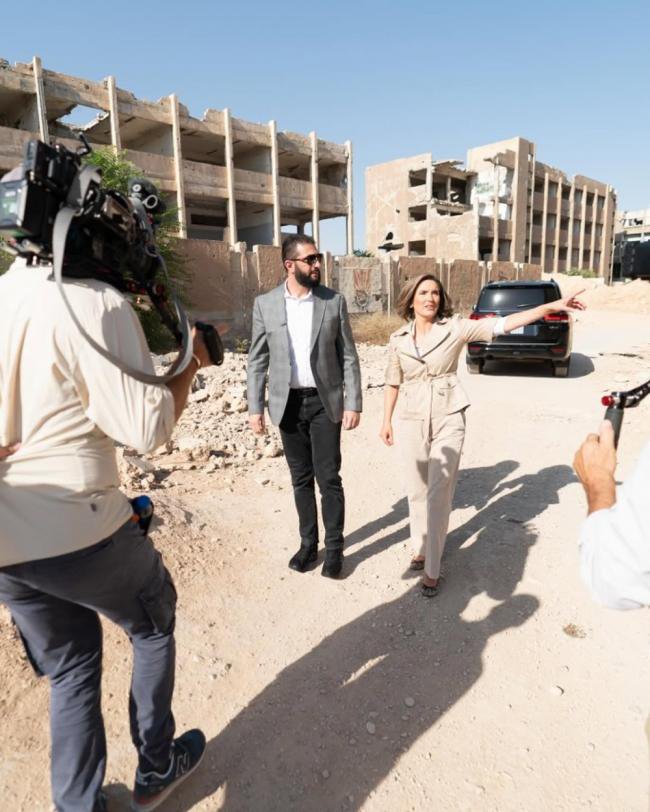 叙总统沙拉和CBS美女主持人“调情” 引发争议 叙总统沙拉和CBS美女主持人“调情” 引发争议