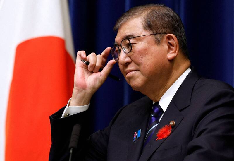 日本自民党提出将临时国会召集日期定为10月21日，若日程顺利推进，石破茂（见图）内阁将于21日总辞，并在同日的参众两院全体会议上举行首相指名选举。图为即将卸任的日本首相石破茂10日在日本东京首相官邸举行记者会。（路透档案照）