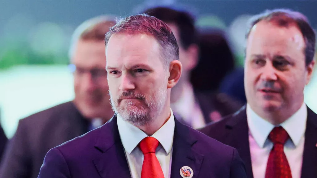 美国：是否加征100%关税 "取决于北京下一步行动"