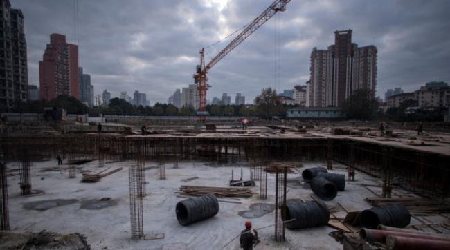 债台高筑 15年基建狂潮终结