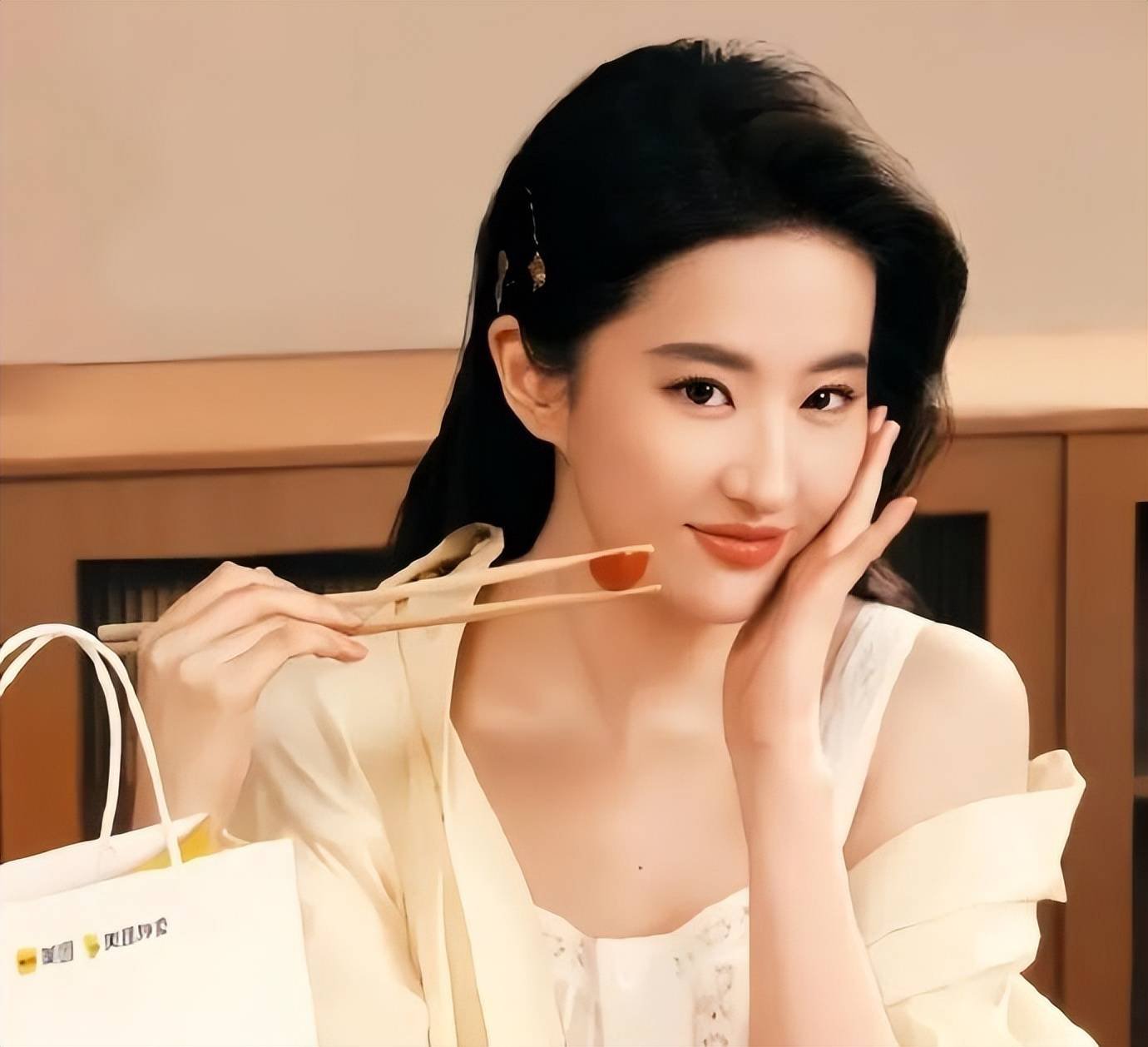 刘亦菲，一种气血很足的美，能量感十足！