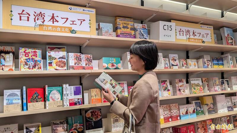 铃木贵子在2024年担任青年局长时积极参加台湾的活动，图为她出席2024年10月在纪伊国屋书店举办的台湾书月展。（驻日特派员林翠仪摄）