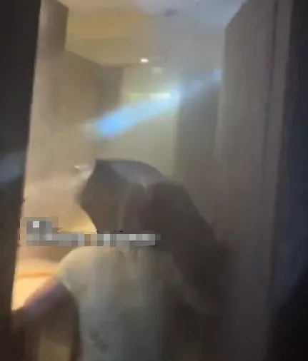 客人在酒店随手一挂,事后收到16万元“天价账单”