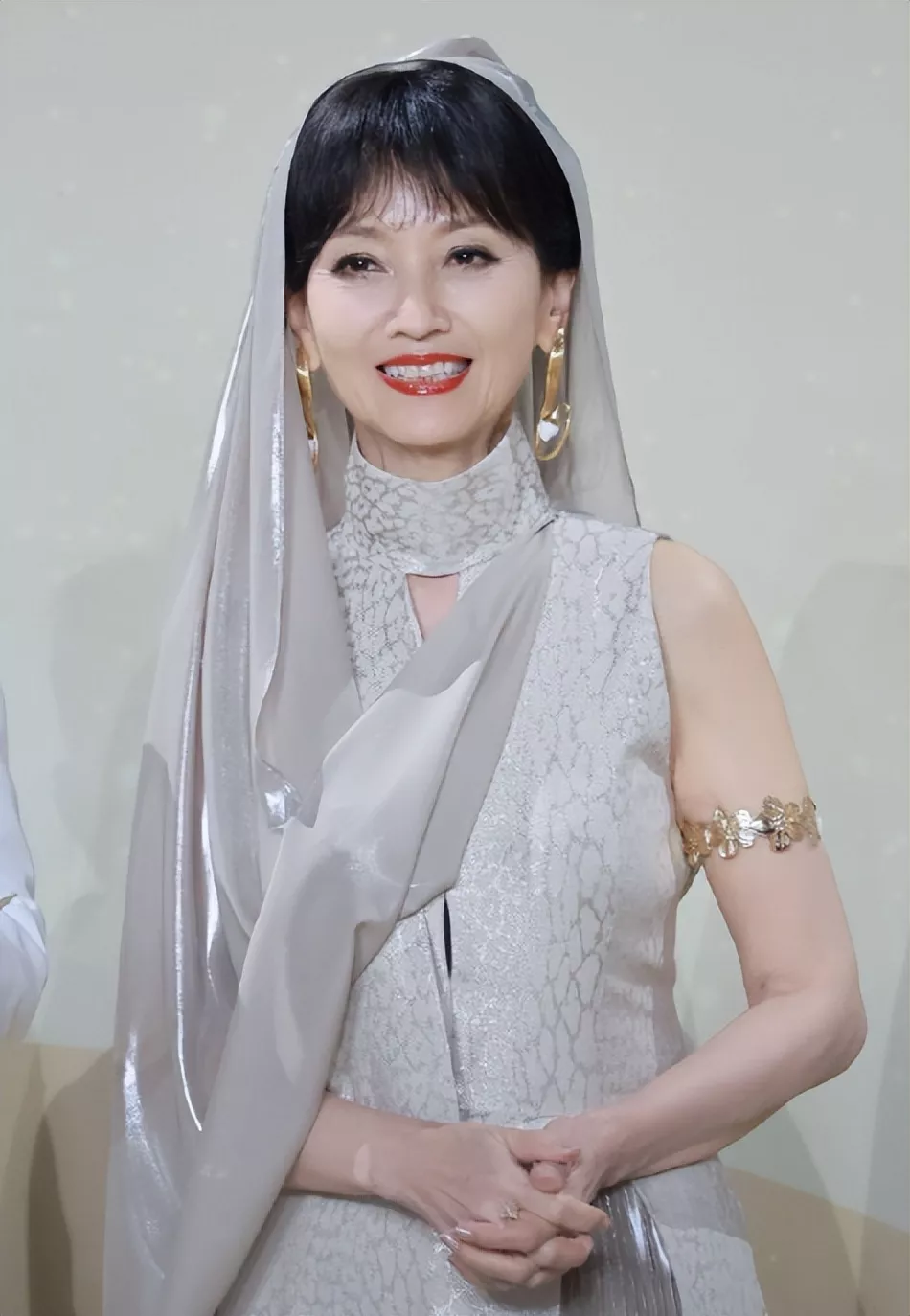 51岁情绪崩溃的何炅，给所有不婚不孕人提了个醒