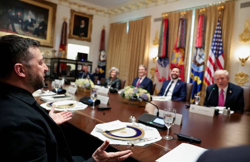 10月17日，乌克兰总统泽伦斯基在白宫与美国总统川普会晤。据报导，会谈气氛紧张，川普拒绝了泽伦斯基提供战斧飞弹的请求，并提议以「冻结前线」的方式结束战争。（路透）