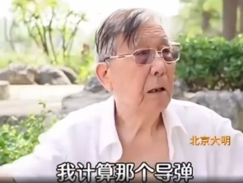 “钱学森之后就是我”，北京公园话痨大爷火了