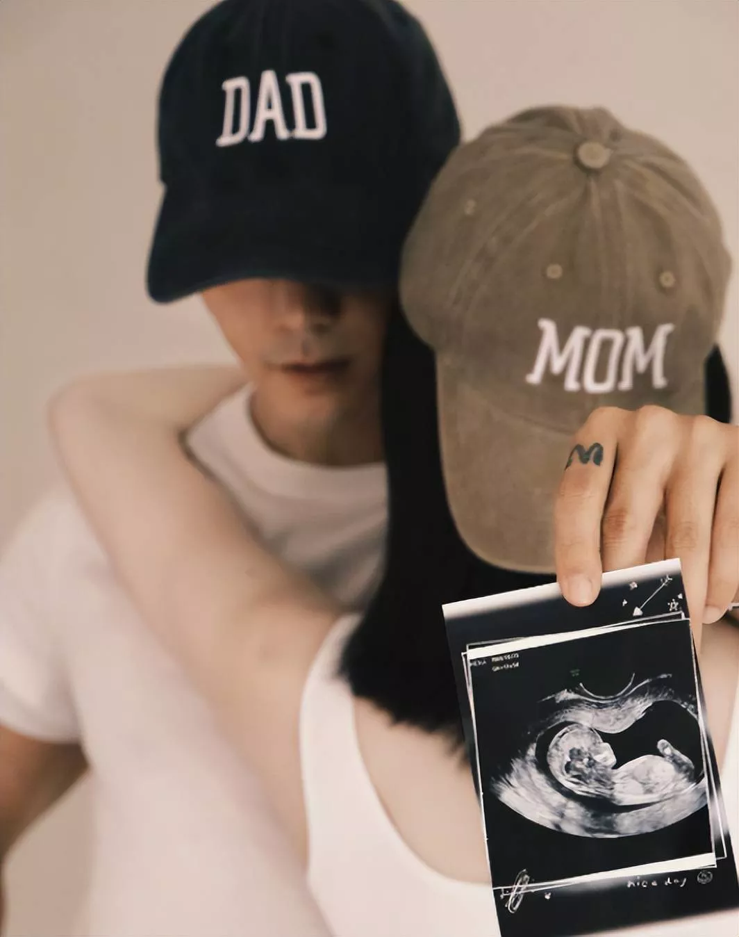 港媒曝陈伟霆何穗为公司冲喜!传英皇负债166亿