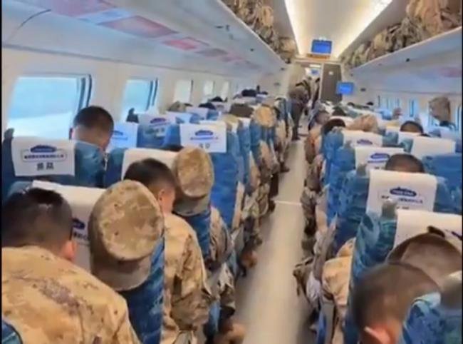 传上百将军排队审查 多省高速现大量军车移动 传上百将军排队审查 多省高速现大量军车移动