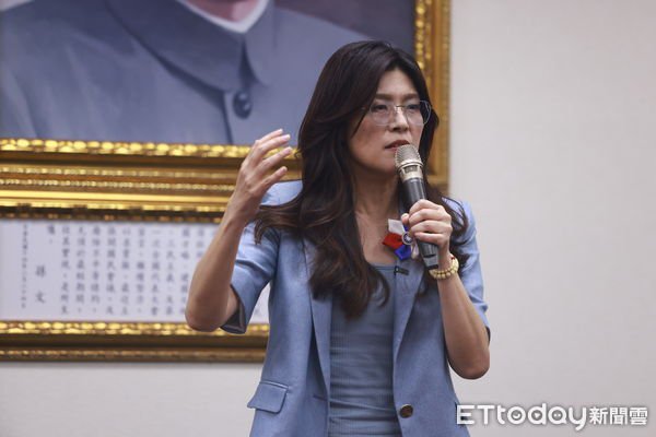 ▲▼国民党主席选举 新任党主席郑丽文发表谈话。 (图/记者吕佳贤摄) ▲▼国民党主席选举 新任党主席郑丽文发表谈话。 (图/记者吕佳贤摄)