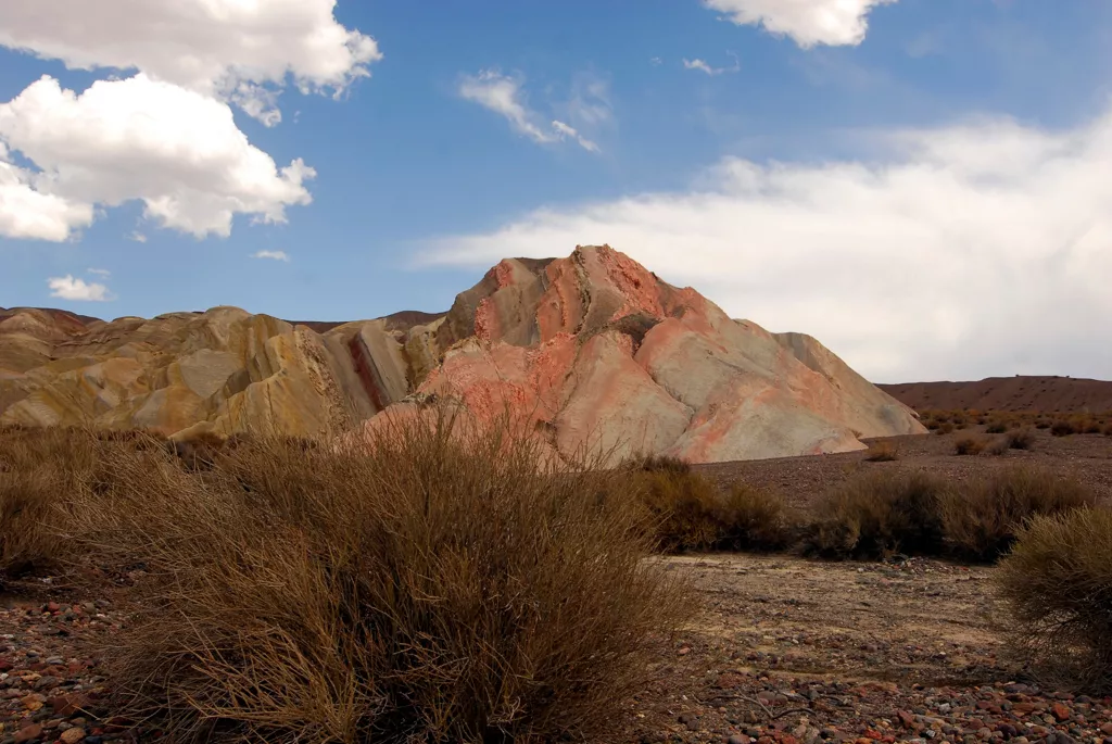 稀土武器?彭博:终将后悔 能靠泥土挟持全世界?