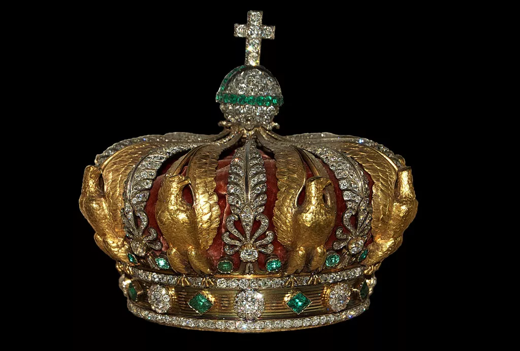 罗浮宫盗9国宝!宛如电影 劫匪失手搞丢王室后冠