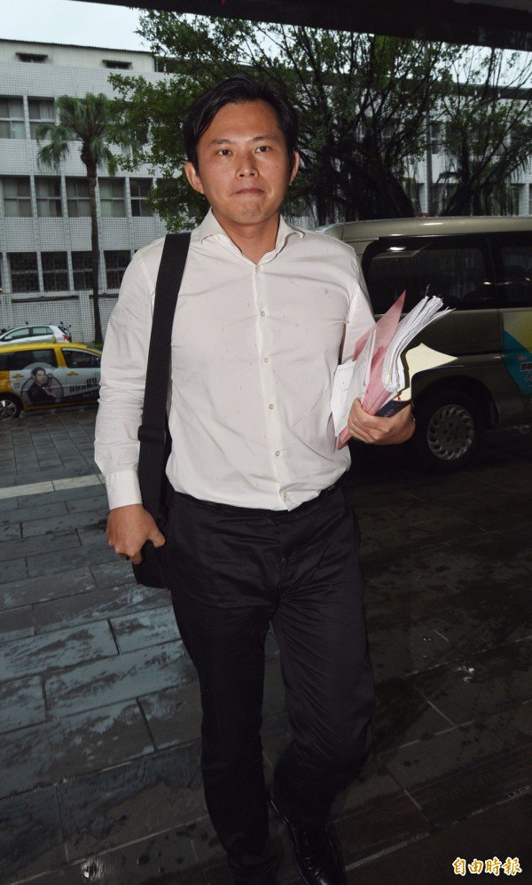 时代力量党主席黄国昌出庭应讯。（记者罗沛德摄）