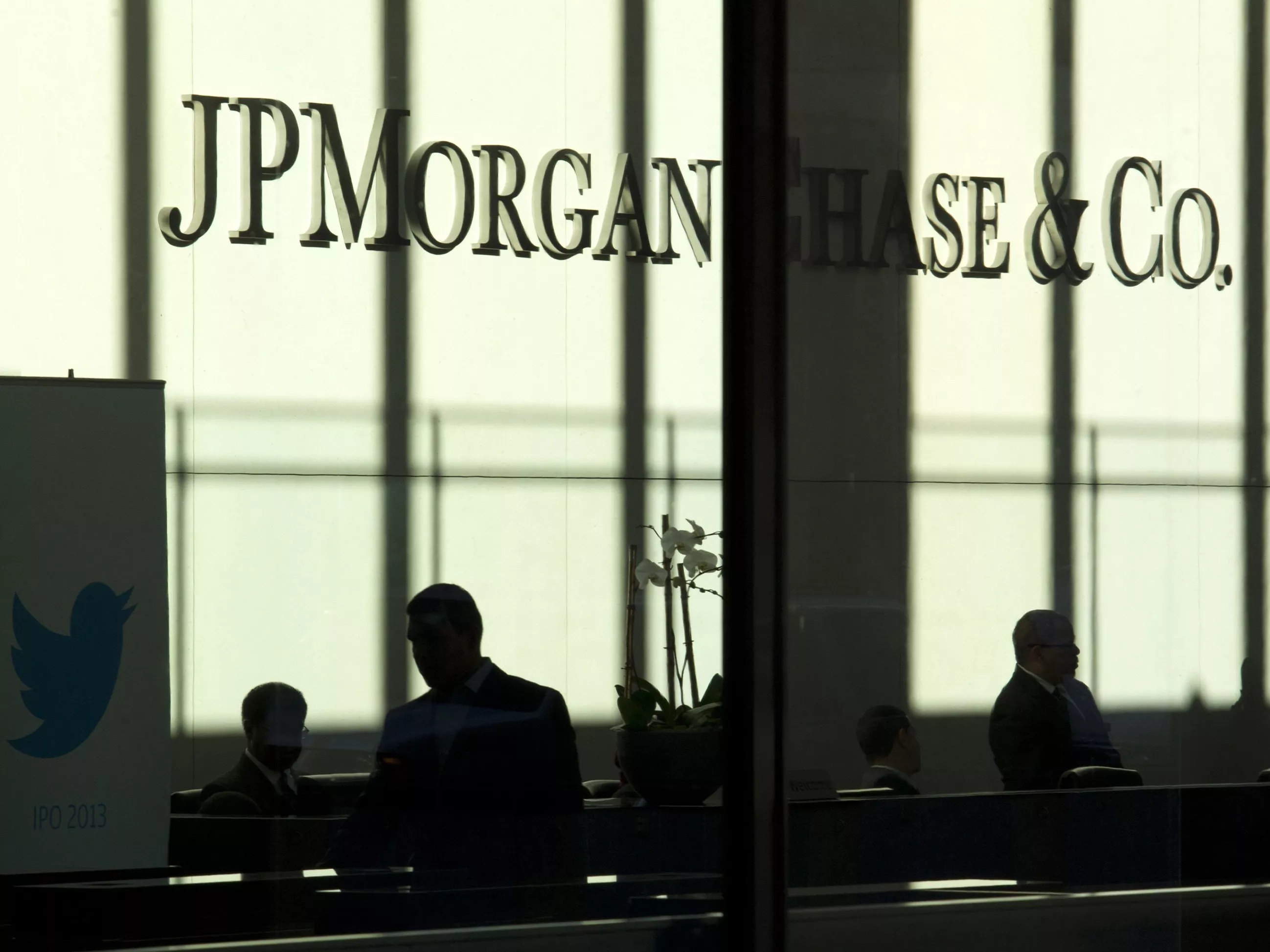 震惊了!90后女生骗走国际大投行1.75亿美元