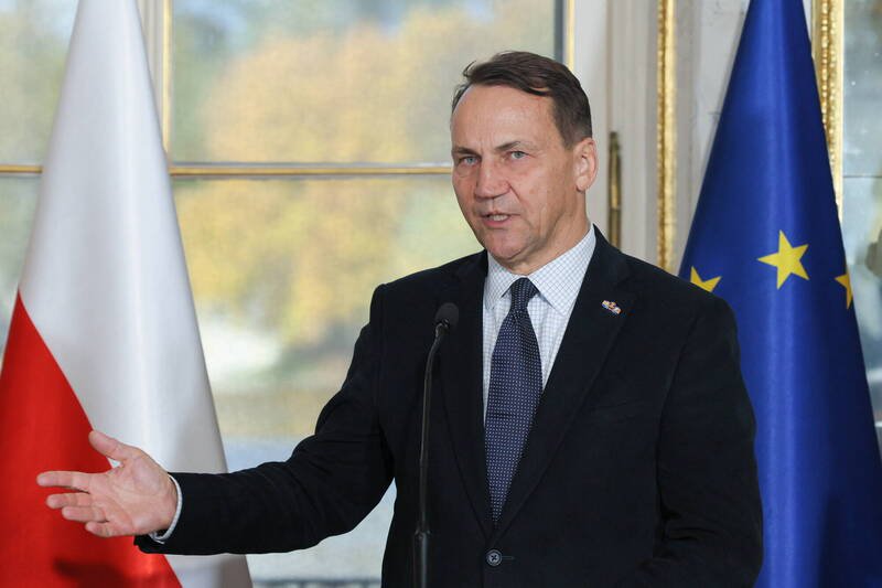 波兰外长西科尔斯基表示，利用俄国资金获得贷款的计划「正在朝著圆满解决的方向发展」。（欧新社）