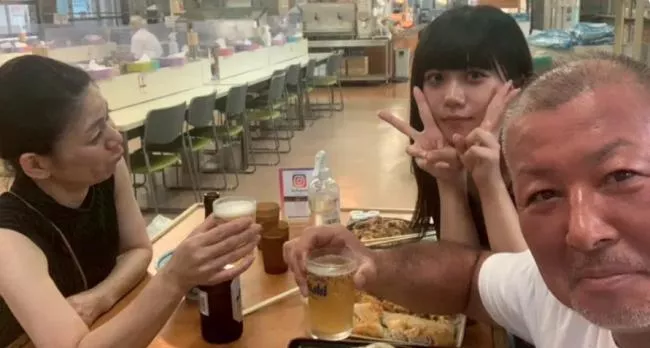 他35岁那年第一次和未来老婆见面...她5岁