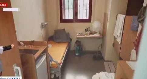 法媒曝光萨科齐牢房照片，看电视要付费，早餐要自己做