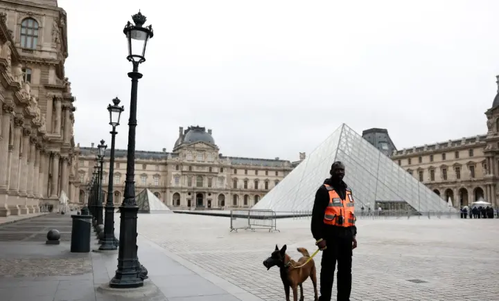 卢浮宫劫案或出自臭名昭著“粉红豹团伙”