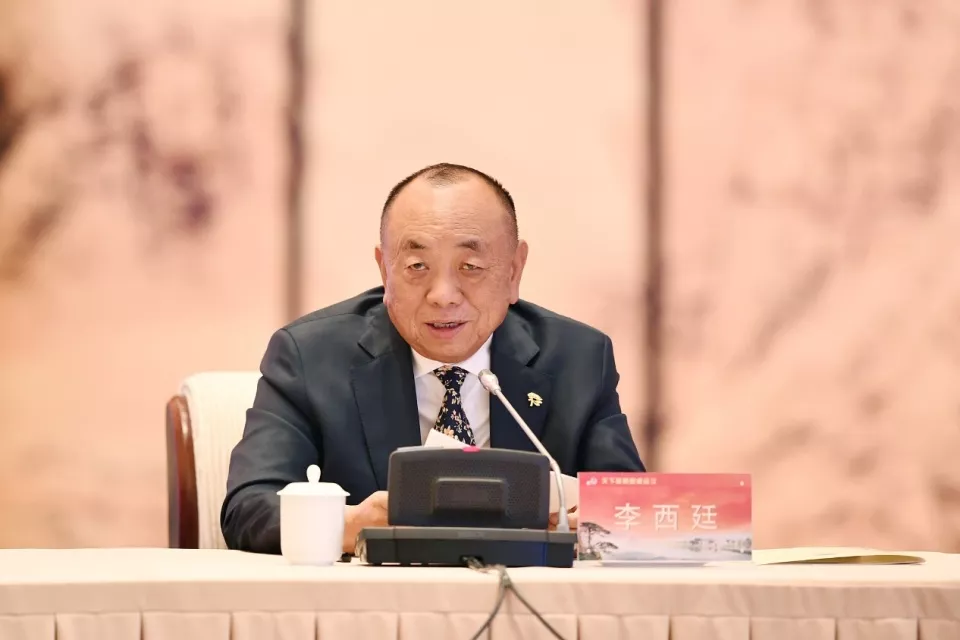 身家904亿安徽农家子弟，重夺新加坡首富