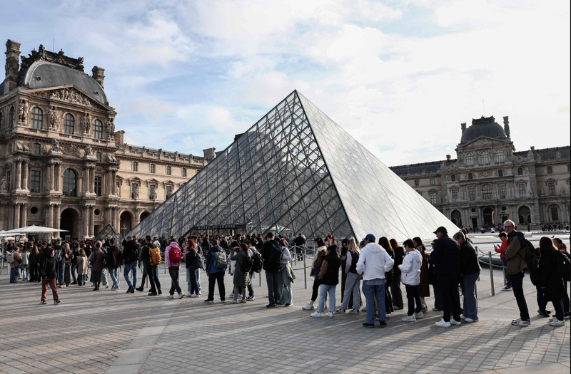 罗浮宫19日发生惊天窃案。（法新社）