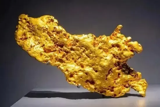 偷巴黎博物馆6公斤金块 中国女贼手法专业!