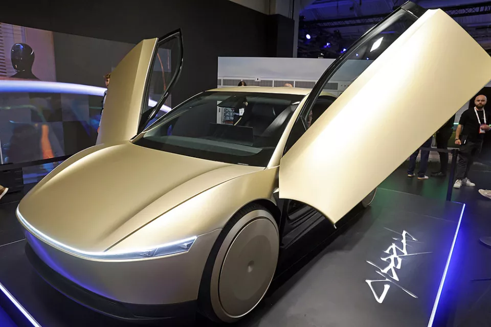 马斯克:明年一季度推第三代人形机器人