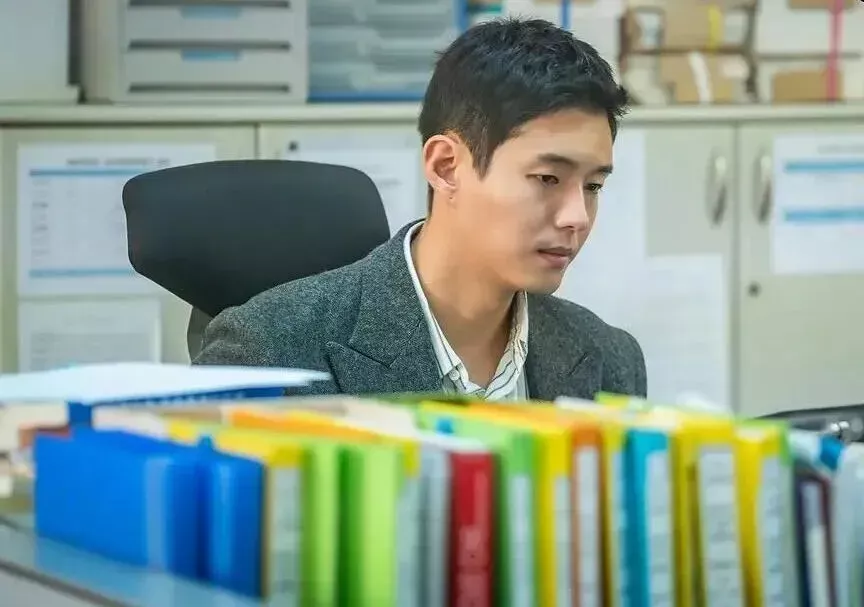 民办大学教师的科研压力相对小，但面临的不确定性也更大 /《黑狗》剧照