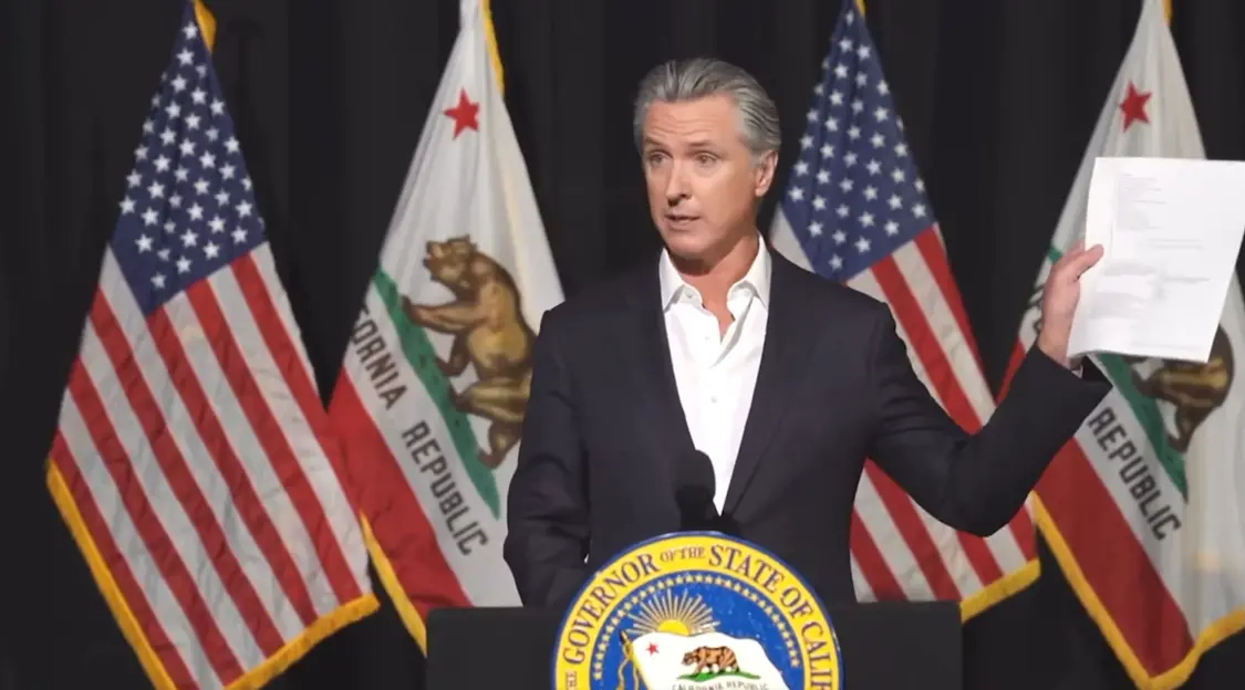 加州州长硬刚白宫：敢派兵，一纳秒内起诉！