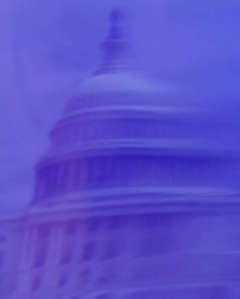 纽约时报：特朗普的超级大国自杀行为