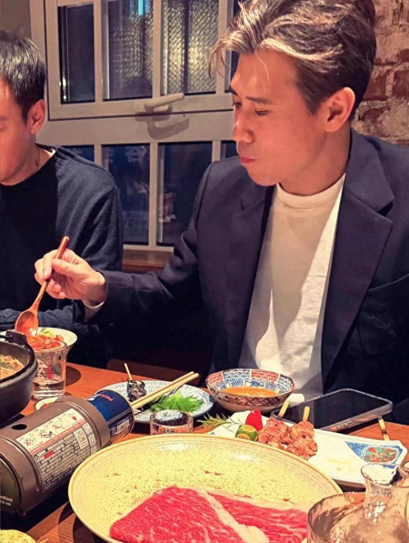 辛柏青吃饭被偶遇，瘦了老了破碎感太强