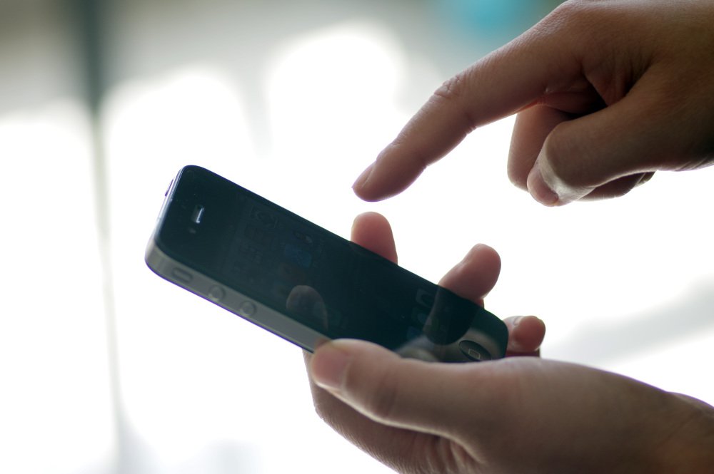 湖南一学校每人年收240元电话费 共计收费超百万