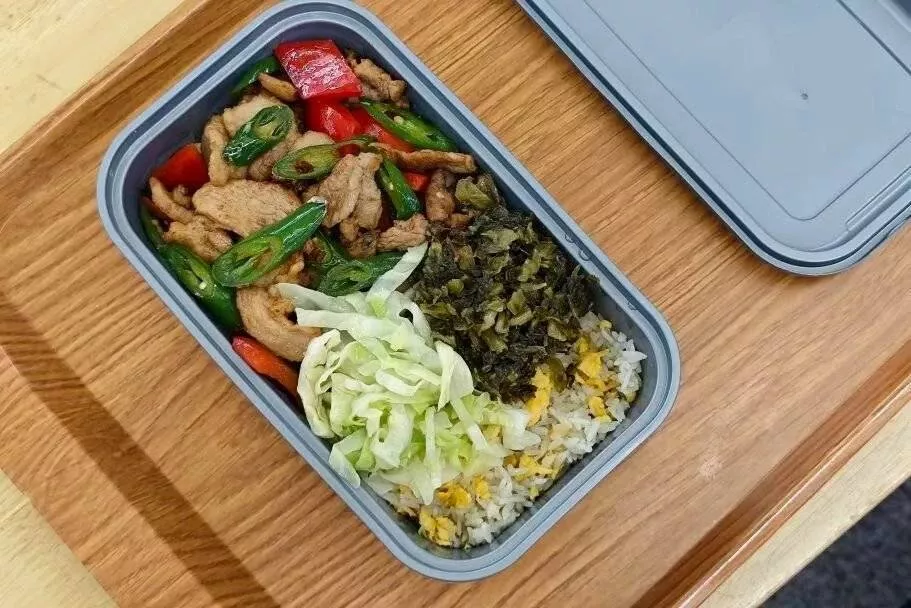 国铁成都局推出17元高铁盒饭：门店现炒